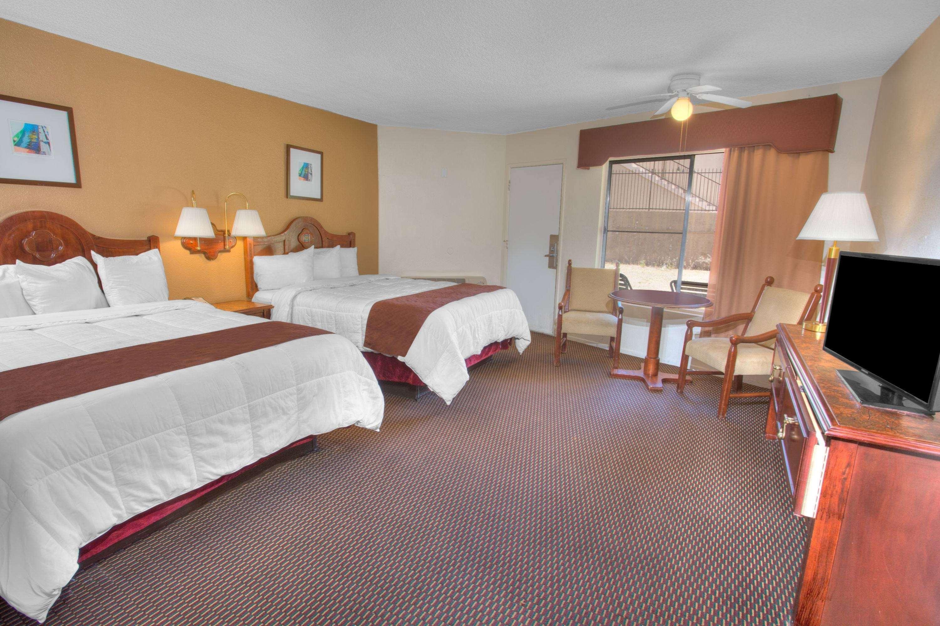 Travelodge Inn & Suites By Wyndham Yucca Valley/Joshua Tree Extérieur photo