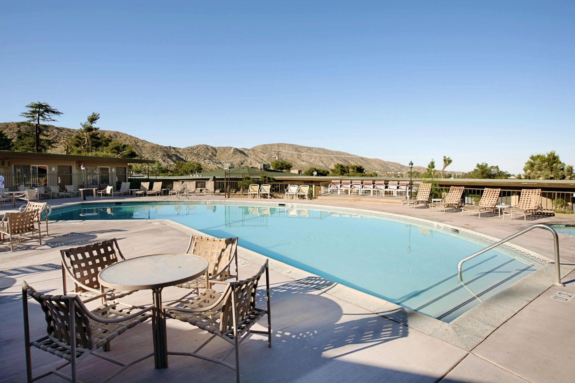 Travelodge Inn & Suites By Wyndham Yucca Valley/Joshua Tree Extérieur photo